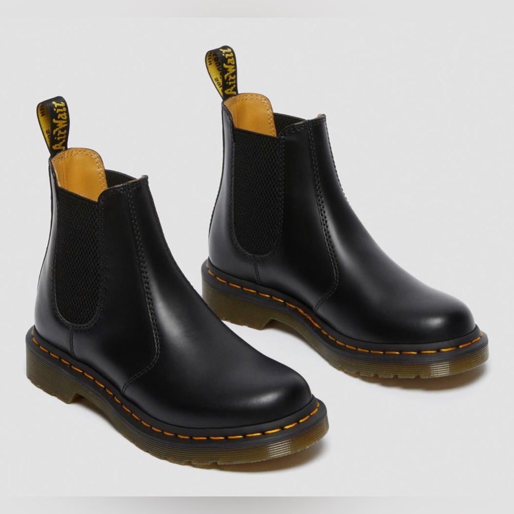 DR Martens 2976 WOMEN'S SMOOTH LEATHER CHELSEA BOOTS